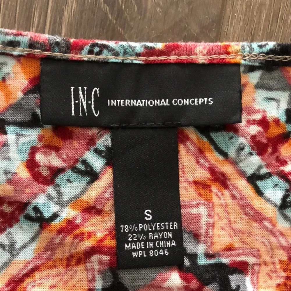 Worn once - INC INTERNATIONAL CONCEPTS Cold Shoulder Graphic Blouse - Picture 2 of 7